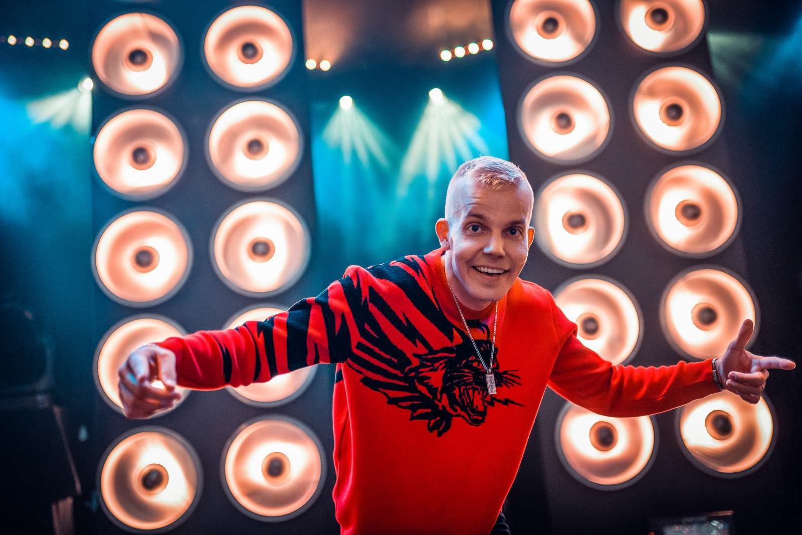 Popparit esiin! SuomiLOVE livekeikka - Juha Tapio, Sunrise Avenue,  Elastinen & iso liuta yllätyksiä - Suomi24 Viihde